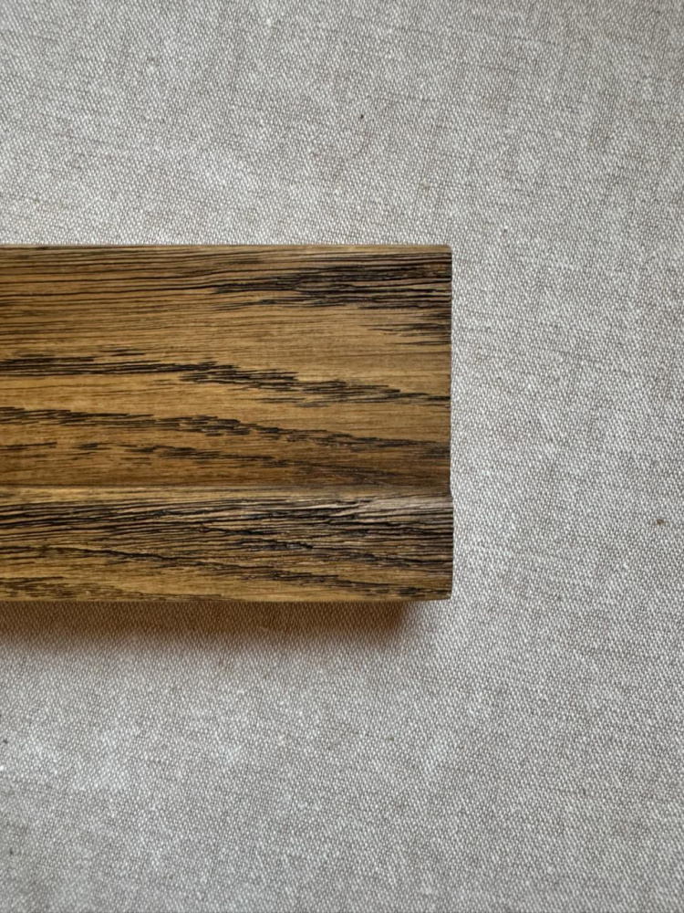 Плинтус массив Дуб сапожок покрытие масло 75х16 мм